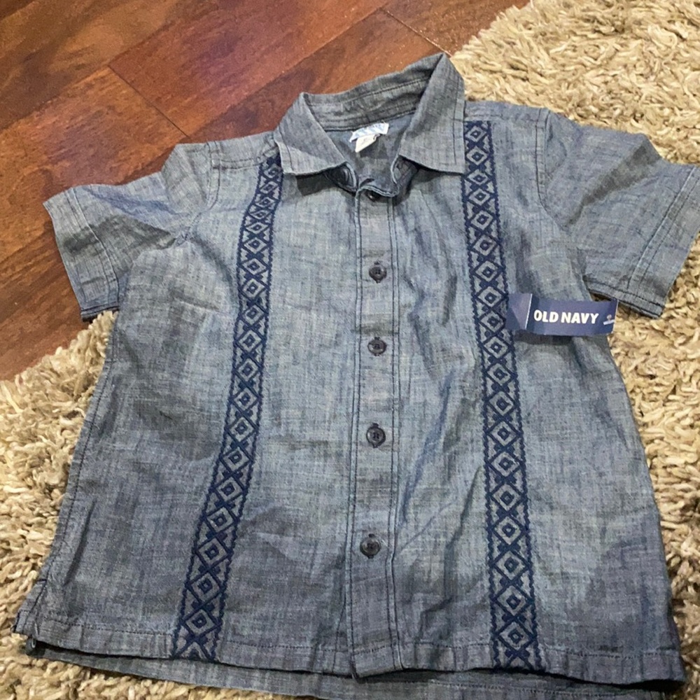 Nwt old navy boys shirt size 5t
